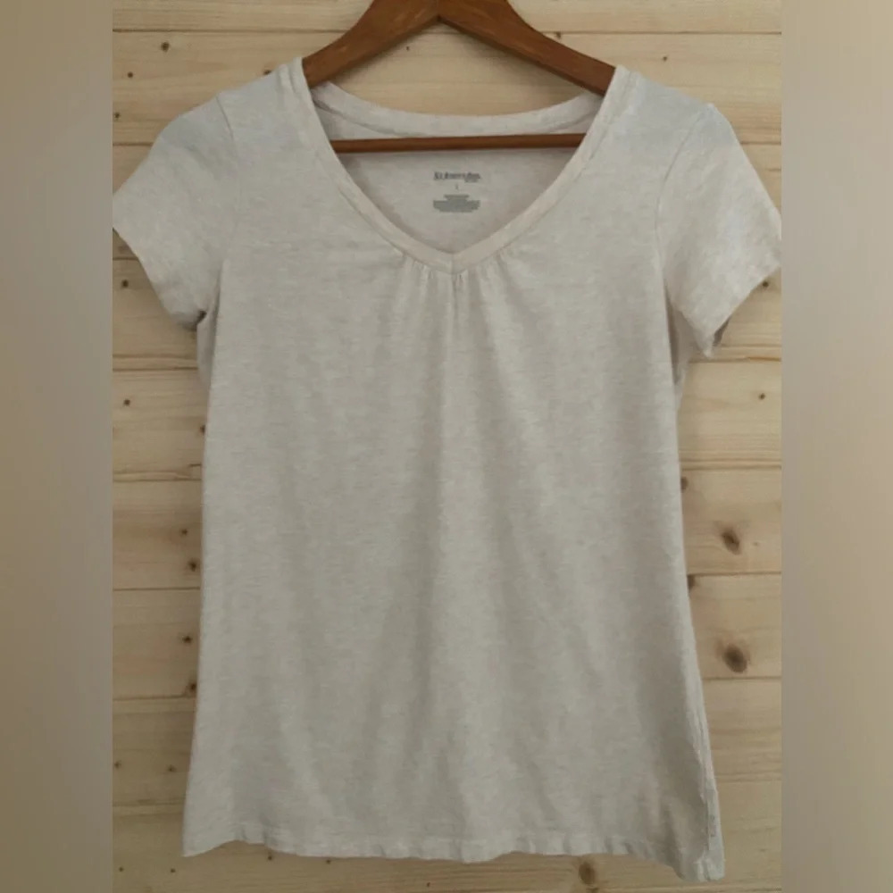 ST JOHN’S BAY Women’s V-Neck Top | Color: Beige | Size: S